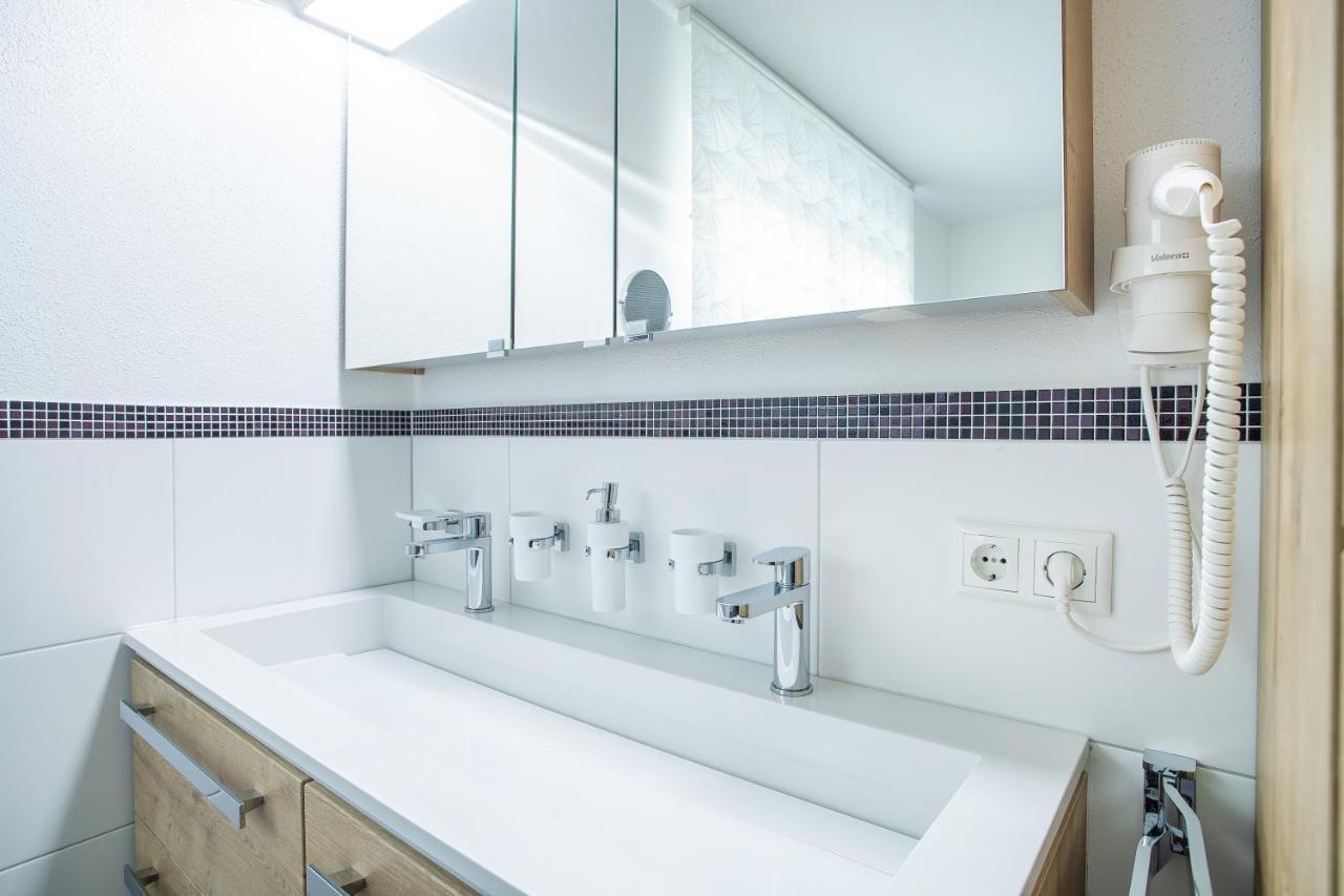 H21 - Modernes Ferienhaus 145Qm, 4Sz, Wellnessbereich Mit Sauna Und Dachterrasse Mit Panoramablick, Kuehlen Und Heizen Mit Geothermie Fuegen Ngoại thất bức ảnh
