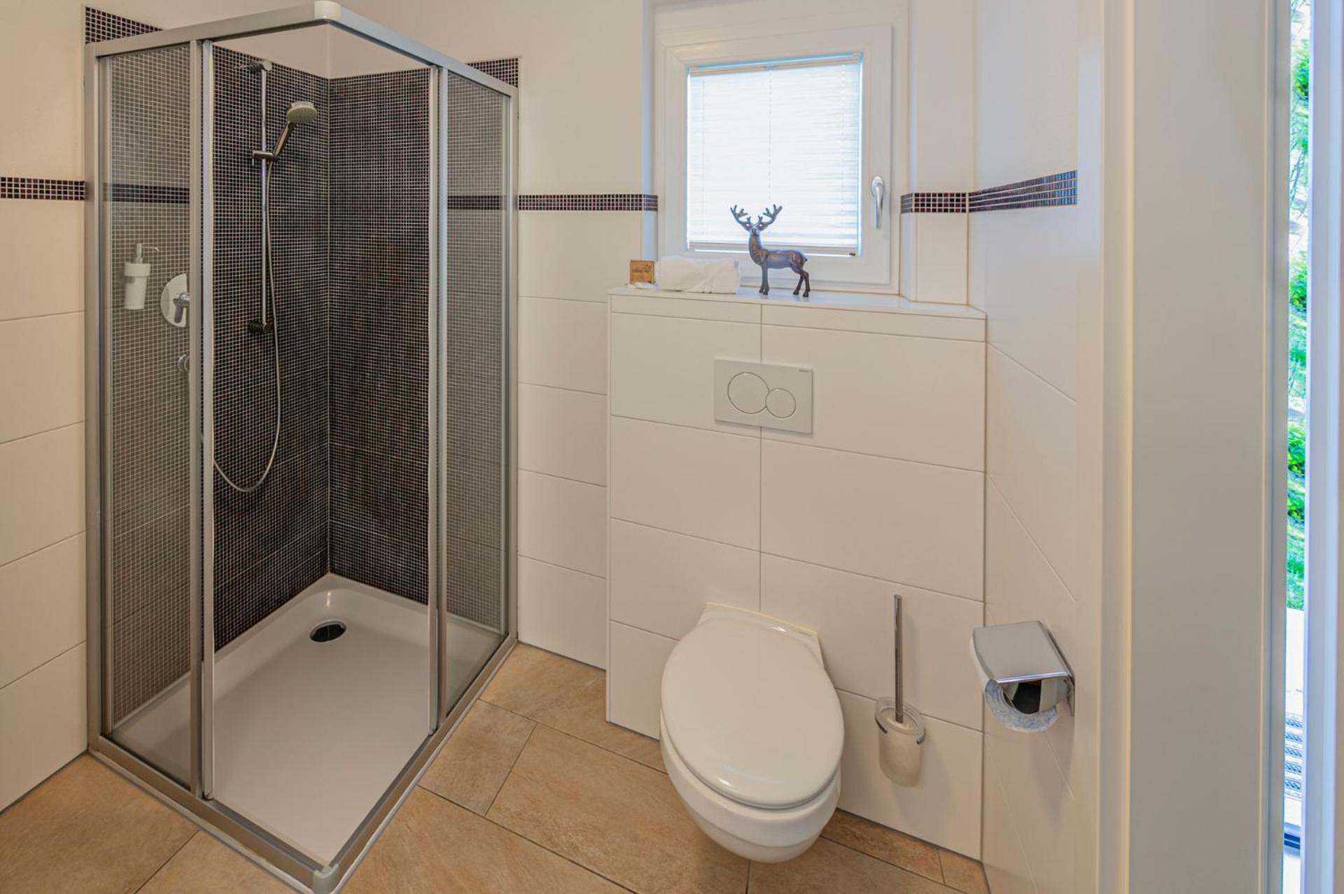 H21 - Modernes Ferienhaus 145Qm, 4Sz, Wellnessbereich Mit Sauna Und Dachterrasse Mit Panoramablick, Kuehlen Und Heizen Mit Geothermie Fuegen Ngoại thất bức ảnh